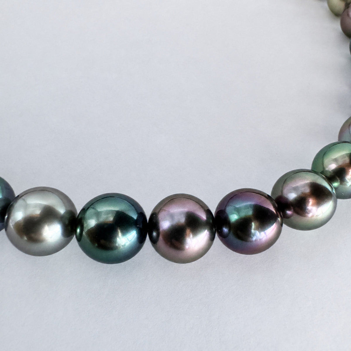 GRANPEARL 特選タヒチ黒蝶真珠 マルチカラーネックレス 8.1–10.8mm 約42cm SV 2